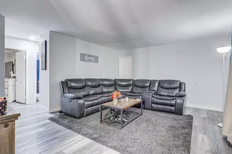 Living - 527 E Madison Ave #99, El Cajon, CA 92020 photo 2 of 2