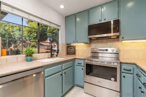 7620 Palmilla Dr #68, San Diego, CA 92122