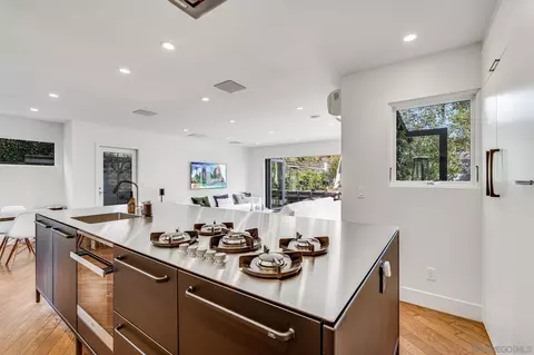 7135 Olivetas Ave, La Jolla, CA 92037 photo 4