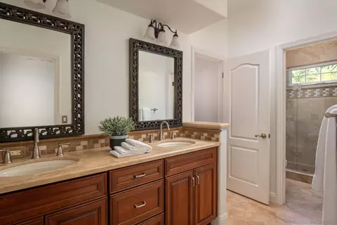 Bath - 15112 Huntington Gate Dr, Poway, CA 92064 photo 4 of 4