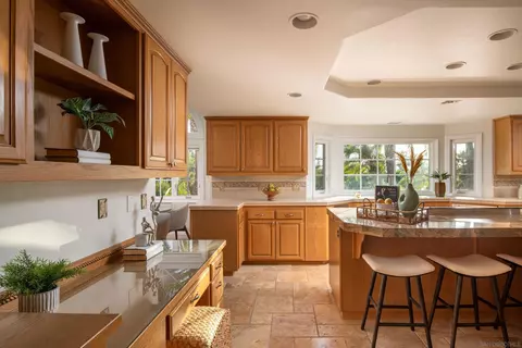 Kitchen - 15112 Huntington Gate Dr, Poway, CA 92064 photo 2 of 2