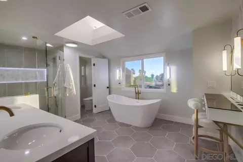 Bath - 4794 Jeffer Ln, La Mesa, CA 91941 photo 2 of 7