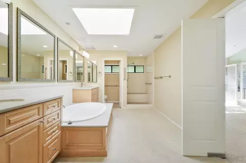 Bath - 417 Loma Larga Dr, Solana Beach, CA 92075 photo 3 of 7