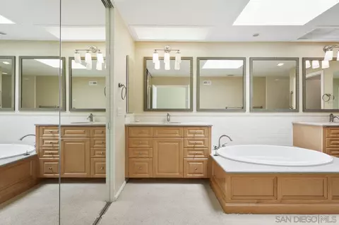Bath - 417 Loma Larga Dr, Solana Beach, CA 92075 photo 2 of 7