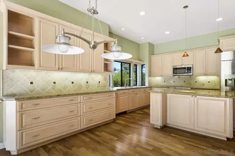 Kitchen - 417 Loma Larga Dr, Solana Beach, CA 92075 photo 2 of 2