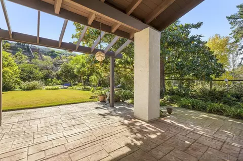 Exterior - 417 Loma Larga Dr, Solana Beach, CA 92075 photo 3 of 11
