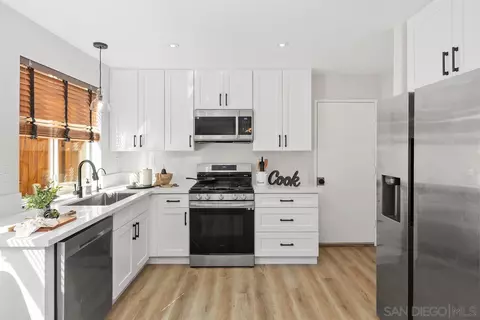 Kitchen - 105 Willow Pond Rd, Santee, CA 92071 photo 3 of 5