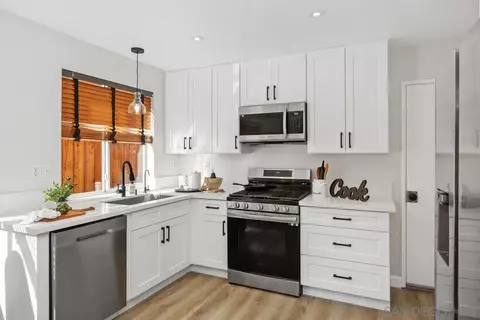Kitchen - 105 Willow Pond Rd, Santee, CA 92071 photo 2 of 5