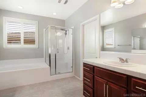 Bath - 28414 Fox Ridge Cv, Menifee, CA 92585 photo 3 of 4