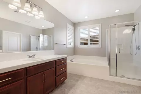 Bath - 28414 Fox Ridge Cv, Menifee, CA 92585 photo 2 of 4