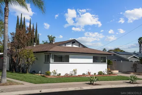 8366 Beaver Lake Dr, San Diego, CA 92119