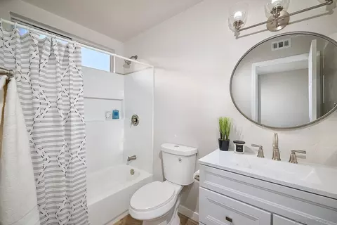 Bath - 4789 Calle Solimar, Oceanside, CA 92057 photo 1 of 1