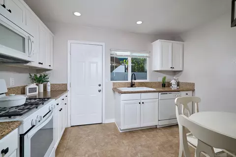 Kitchen - 4789 Calle Solimar, Oceanside, CA 92057 photo 2 of 3