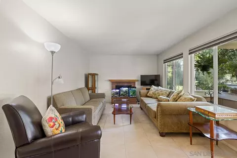 885 Buttercup Rd, Carlsbad, CA 92011 photo 3