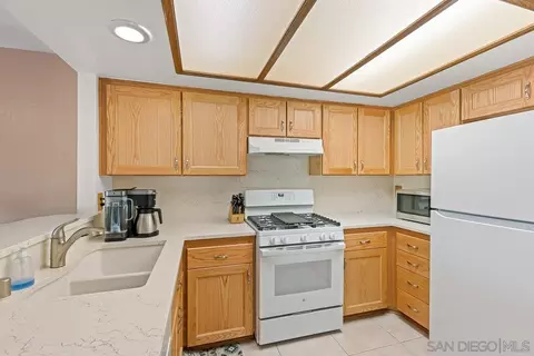 885 Buttercup Rd, Carlsbad, CA 92011 photo 5