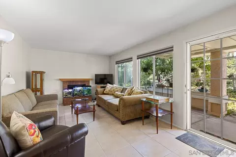 885 Buttercup Rd, Carlsbad, CA 92011 photo 2