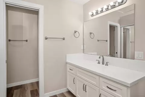 Bath - 446 Hidden Hills Ln, Escondido, CA 92029 photo 1 of 4