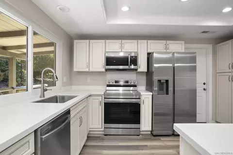 Kitchen - 446 Hidden Hills Ln, Escondido, CA 92029 photo 2 of 5