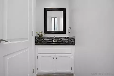 Bath - 952 Intrepid Ct, Del Mar, CA 92014 photo 1 of 3