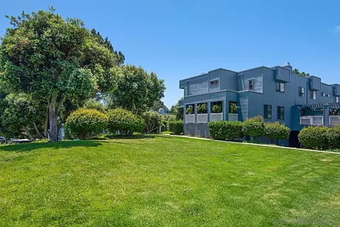 Exterior - 952 Intrepid Ct, Del Mar, CA 92014 photo 5 of 8