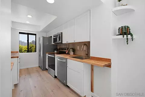 Kitchen - 952 Intrepid Ct, Del Mar, CA 92014 photo 3 of 5