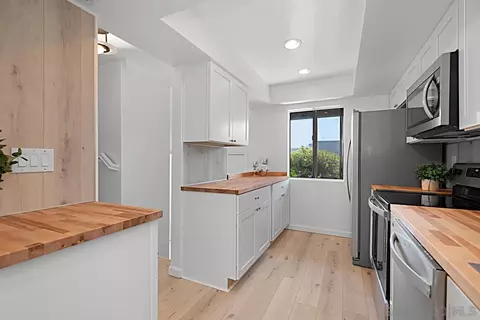 Kitchen - 952 Intrepid Ct, Del Mar, CA 92014 photo 2 of 5