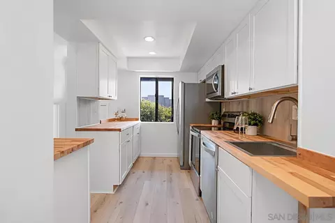 Kitchen - 952 Intrepid Ct, Del Mar, CA 92014 photo 4 of 5