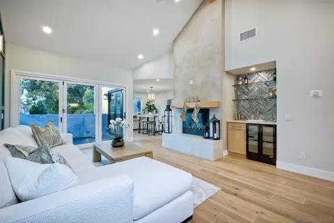 Living - 22 Aruba Bnd, Coronado, CA 92118 photo 3 of 4