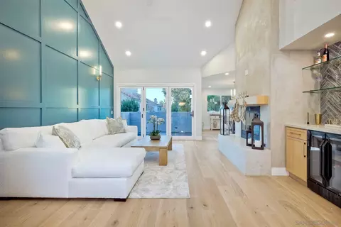 Living - 22 Aruba Bnd, Coronado, CA 92118 photo 1 of 4