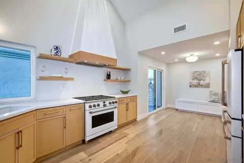 Kitchen - 22 Aruba Bnd, Coronado, CA 92118 photo 2 of 3