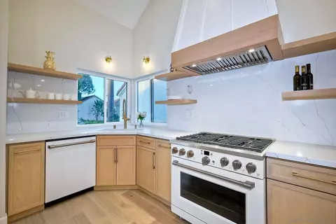 Kitchen - 22 Aruba Bnd, Coronado, CA 92118 photo 3 of 3