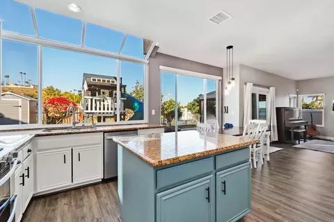 965 Gallery Dr, Oceanside, CA 92057 photo 5