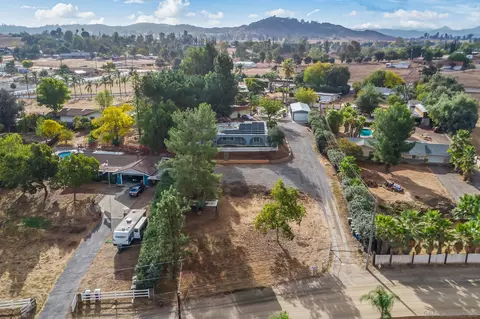 935 Etcheverry St, Ramona, CA 92065 photo 2