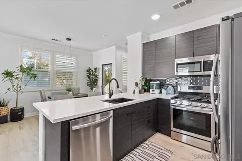 222 Calle Del Sol, Vista, CA 92083