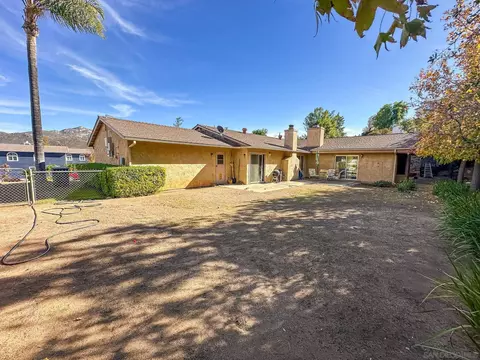 17272 St Helena Dr, Ramona, CA 92065 photo 4