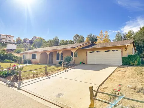 17272 St Helena Dr, Ramona, CA 92065 photo 2