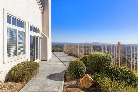 Exterior - 2103 View Crest Gln, Escondido, CA 92026 photo 5 of 9