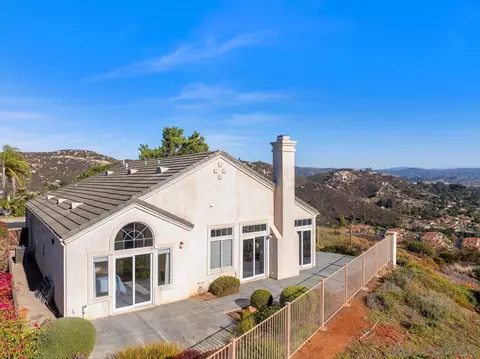 Exterior - 2103 View Crest Gln, Escondido, CA 92026 photo 7 of 9