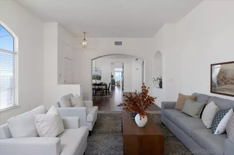 Living - 2103 View Crest Gln, Escondido, CA 92026 photo 3 of 5