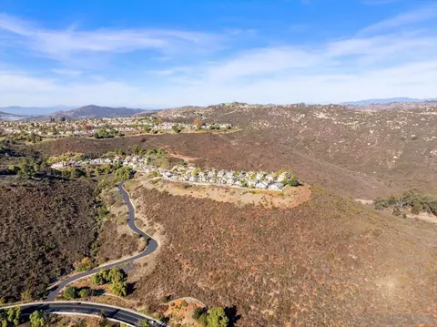 View/Area - 2103 View Crest Gln, Escondido, CA 92026 photo 7 of 14