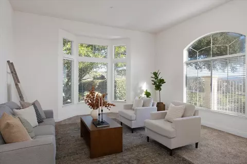 Living - 2103 View Crest Gln, Escondido, CA 92026 photo 2 of 5