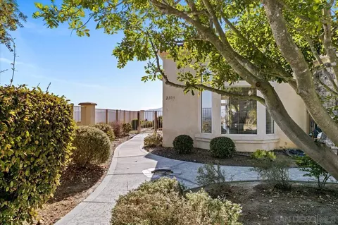 Exterior - 2103 View Crest Gln, Escondido, CA 92026 photo 1 of 9