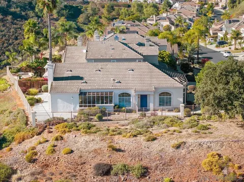 View/Area - 2103 View Crest Gln, Escondido, CA 92026 photo 3 of 14