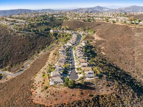View/Area - 2103 View Crest Gln, Escondido, CA 92026 photo 5 of 14