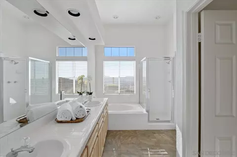 Bath - 2103 View Crest Gln, Escondido, CA 92026 photo 1 of 2