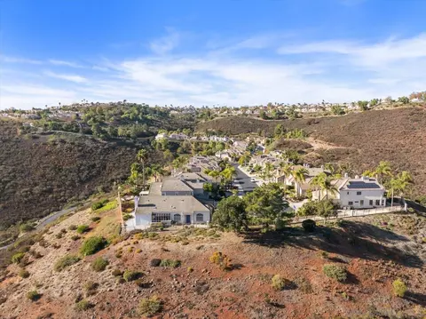View/Area - 2103 View Crest Gln, Escondido, CA 92026 photo 6 of 14