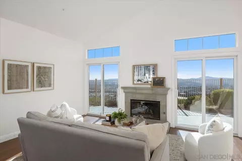 Living - 2103 View Crest Gln, Escondido, CA 92026 photo 4 of 5