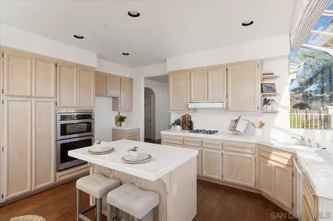 Kitchen - 2103 View Crest Gln, Escondido, CA 92026 photo 4 of 4