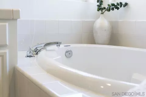 6579 Robinea Dr, Carlsbad, CA 92011 photo 32