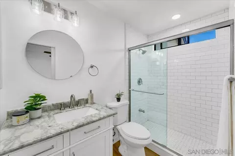Bath - 913 Brookwood Pl, Oceanside, CA 92056 photo 3 of 4